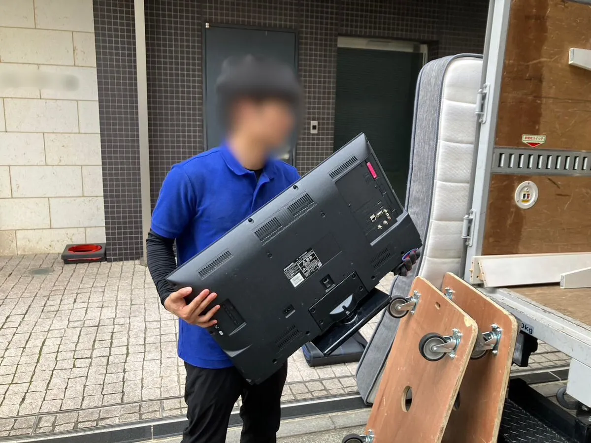 「1Kのマンションからベッド等の家具一式を回収させていただきました」作業写真