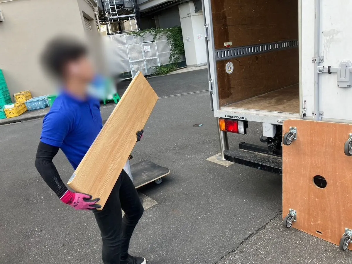 「2DKのマンションからベッドを回収させていただきました」作業写真
