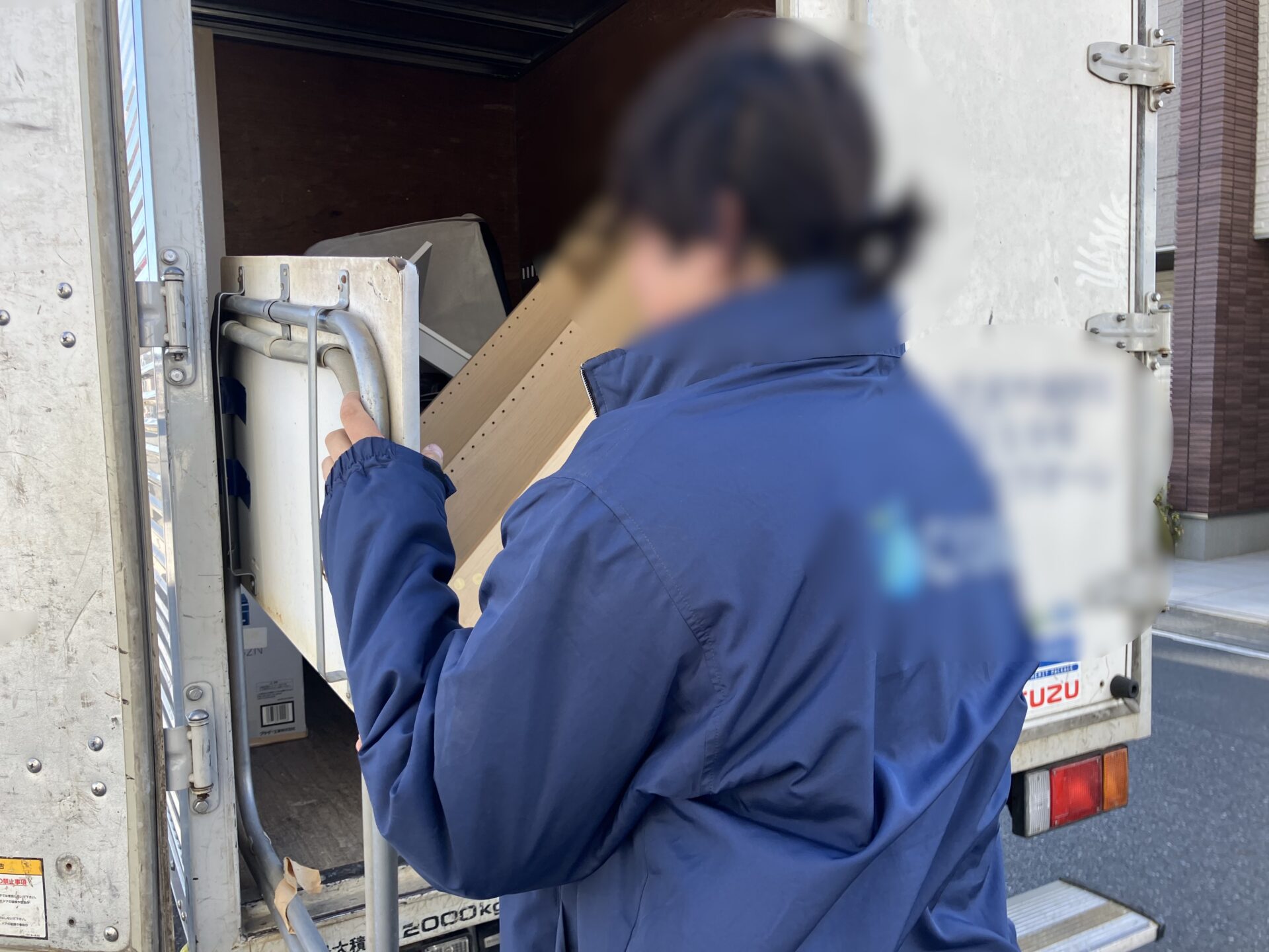 「2Kのアパートから折り畳みデスクを回収しました」作業写真