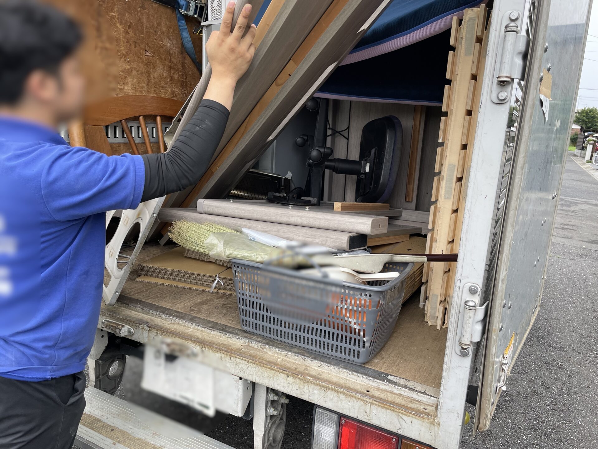 「1Kのアパートのお部屋から2段ベッドを回収しました」作業写真